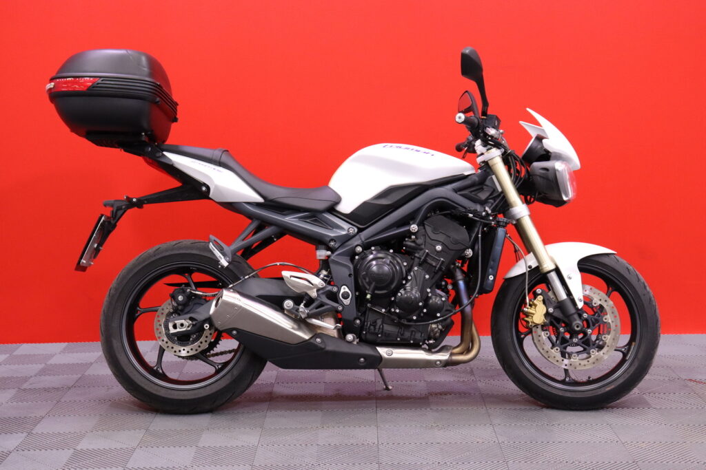 Triumph - STREET TRIPLE - 675 / Suomi-Pyörä! / ABS-Jarrut / Huoltokirja / Takalaukku // Triumph - STREET TRIPLE - 675 / Suomi-Pyörä! / ABS-Jarrut / Huoltokirja / Takalaukku // - Moottoripyörä