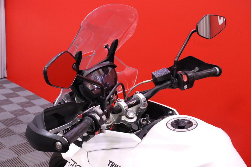 Triumph - TIGER - 800 // 3x Laukut / LED / Penkinlämmitin / Vakkari / Digimittaristo / Ajomodet // Triumph - TIGER - 800 // 3x Laukut / LED / Penkinlämmitin / Vakkari / Digimittaristo / Ajomodet // - Moottoripyörä