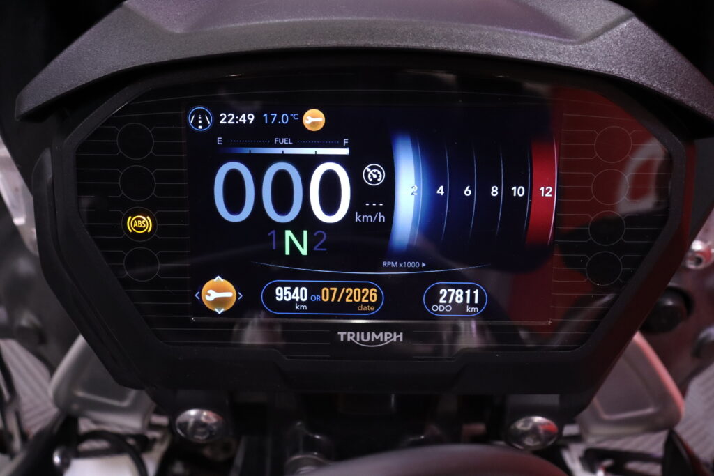 Triumph - TIGER - 800 // 3x Laukut / LED / Penkinlämmitin / Vakkari / Digimittaristo / Ajomodet // Triumph - TIGER - 800 // 3x Laukut / LED / Penkinlämmitin / Vakkari / Digimittaristo / Ajomodet // - Moottoripyörä