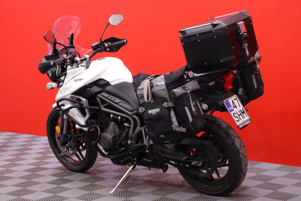 Triumph - TIGER - 800 // 3x Laukut / LED / Penkinlämmitin / Vakkari / Digimittaristo / Ajomodet // Triumph - TIGER - 800 // 3x Laukut / LED / Penkinlämmitin / Vakkari / Digimittaristo / Ajomodet // - Moottoripyörä