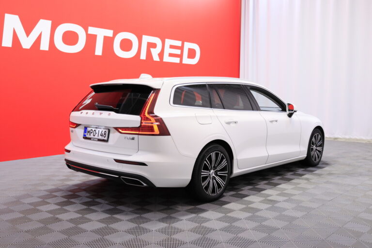 Volvo - V60 - T8 AWD Inscription Aut // Webasto / VOC / ACC / Orrefors / Nahkasisusta / Sporttipenkit / Pilot Assist // - Farmari