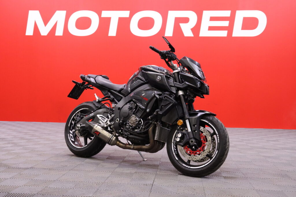 Yamaha - MT-10 - // Shifter / Dominator / Vakkari / Ajomodet / TCS / Huoltokirja // Yamaha - MT-10 - // Shifter / Dominator / Vakkari / Ajomodet / TCS / Huoltokirja // - Moottoripyörä