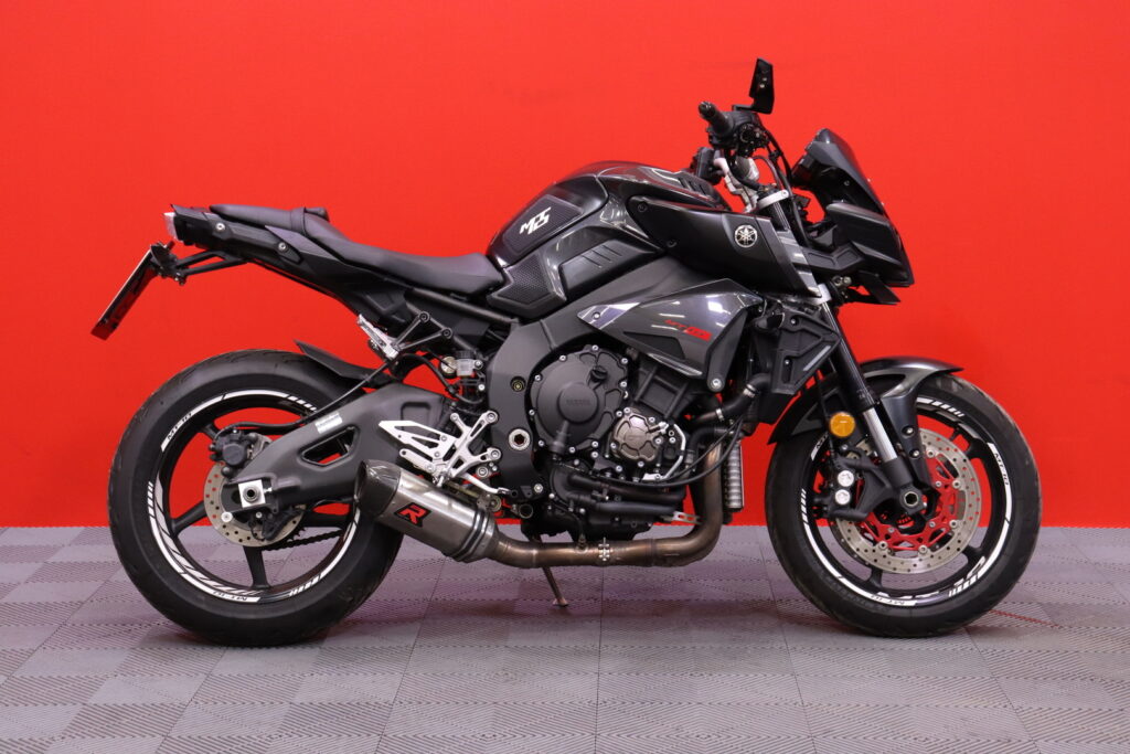 Yamaha - MT-10 - // Shifter / Dominator / Vakkari / Ajomodet / TCS / Huoltokirja // Yamaha - MT-10 - // Shifter / Dominator / Vakkari / Ajomodet / TCS / Huoltokirja // - Moottoripyörä