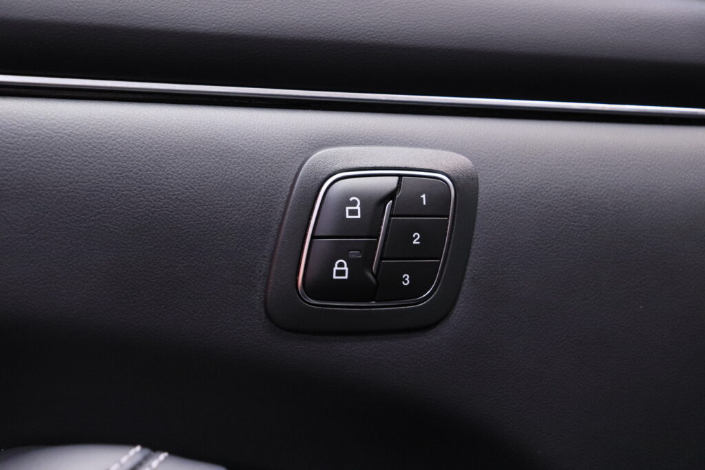 Ford - Mustang Mach-E - 98kWh 294hv A1 RWD 5-ov // Suomi-auto / ACC / B&O / 360° Kamera / Lasikatto / Muistipenkki / Nahat / Keyless / 2x Vanteet // Ford - Mustang Mach-E - 98kWh 294hv A1 RWD 5-ov // Suomi-auto / ACC / B&O / 360° Kamera / Lasikatto / Muistipenkki / Nahat / Keyless / 2x Vanteet // - Maastoauto