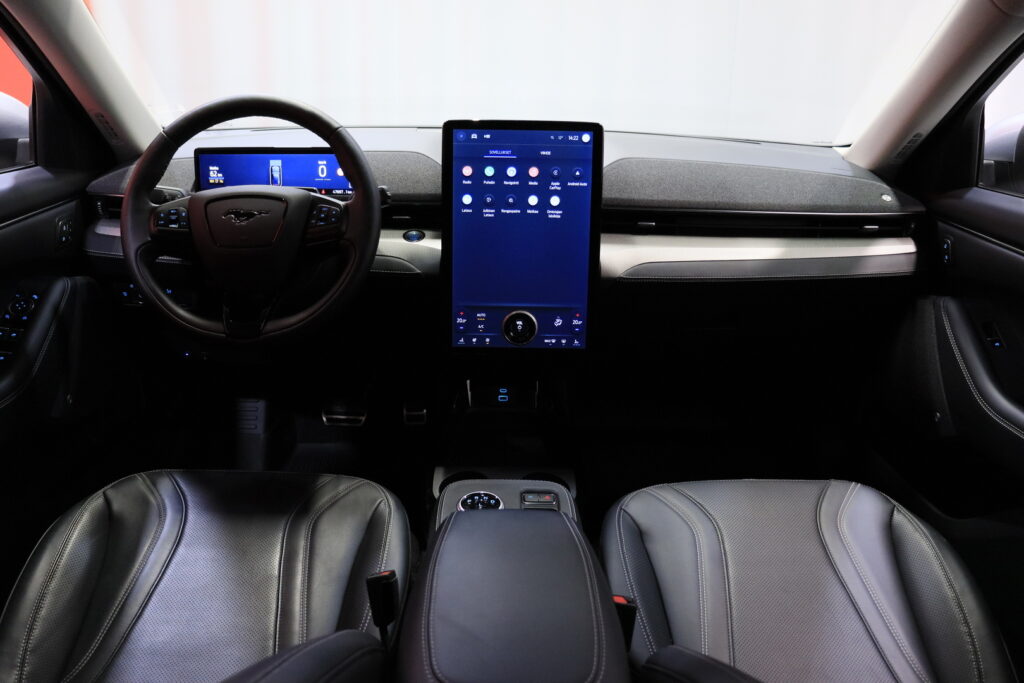 tuotekuva-Ford-Mustang-Mach-E-ZNP-189-2025-12-09-150604-15 tuotekuva-Ford-Mustang-Mach-E-ZNP-189-2025-12-09-150604-15