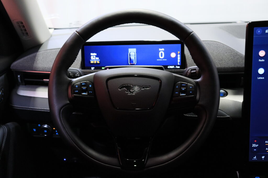 tuotekuva-Ford-Mustang-Mach-E-ZNP-189-2025-12-09-150604-17 tuotekuva-Ford-Mustang-Mach-E-ZNP-189-2025-12-09-150604-17
