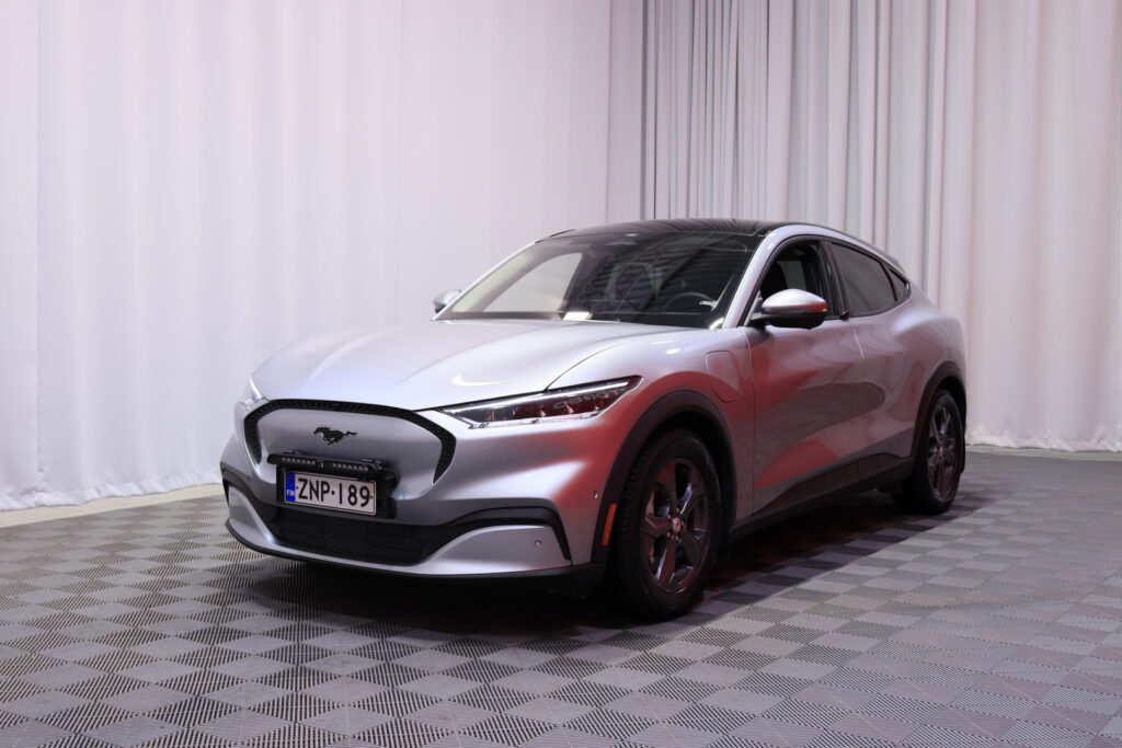 Ford - Mustang Mach-E - 98kWh 294hv A1 RWD 5-ov // Suomi-auto / ACC / B&O / 360° Kamera / Lasikatto / Muistipenkki / Nahat / Keyless / 2x Vanteet // Ford - Mustang Mach-E - 98kWh 294hv A1 RWD 5-ov // Suomi-auto / ACC / B&O / 360° Kamera / Lasikatto / Muistipenkki / Nahat / Keyless / 2x Vanteet // - Maastoauto