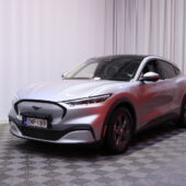 Ford - Mustang Mach-E - 98kWh 294hv A1 RWD 5-ov // Suomi-auto / ACC / B&O / 360° Kamera / Lasikatto / Muistipenkki / Nahat / Keyless / 2x Vanteet // - Maastoauto