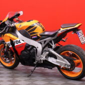 Honda - CBR - 1000 RR Fireblade // Suomi-Pyörä / Akrapovic / ABS / Huoltokirja // - Moottoripyörä