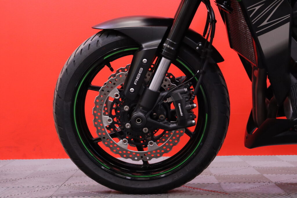 Kawasaki - Z - // ABS - Jarrut / Huoltokirja / Alkuperäiskuntoinen // Kawasaki - Z - // ABS - Jarrut / Huoltokirja / Alkuperäiskuntoinen // - Moottoripyörä