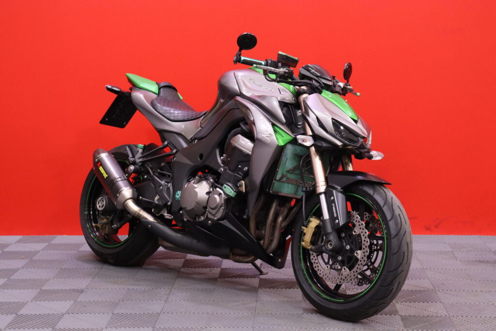 Kawasaki - Z - // Akra Sliparit! / Tangonpääpeilit / Kaatumatapit / Huoltokirja / Nopea kotiinkuljetus! // Kawasaki - Z - // Akra Sliparit! / Tangonpääpeilit / Kaatumatapit / Huoltokirja / Nopea kotiinkuljetus! // - Moottoripyörä