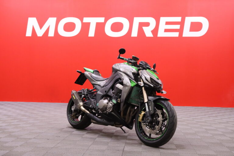 Kawasaki - Z - // Akra Sliparit! / Tangonpääpeilit / Kaatumatapit / Huoltokirja / Nopea kotiinkuljetus! // - Moottoripyörä