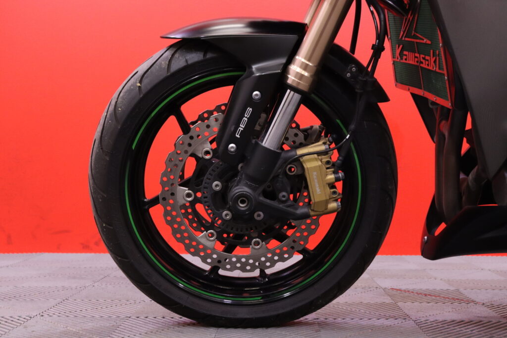 Kawasaki - Z - // Akra Sliparit! / Tangonpääpeilit / Kaatumatapit / Huoltokirja / Nopea kotiinkuljetus! // Kawasaki - Z - // Akra Sliparit! / Tangonpääpeilit / Kaatumatapit / Huoltokirja / Nopea kotiinkuljetus! // - Moottoripyörä