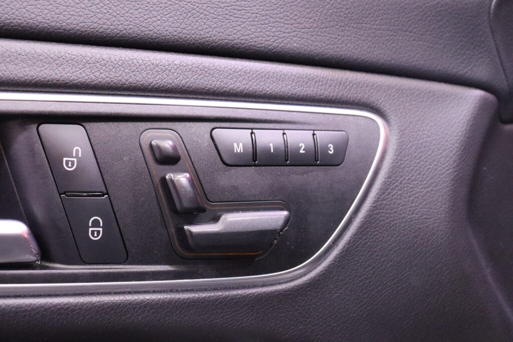 Mercedes-Benz - CLA - 250 4Matic A Shooting Brake Edition Orange Art AMG // H&K / Panorama / Muistipenkki / ILS / Kamera / Yöpaketti // Mercedes-Benz - CLA - 250 4Matic A Shooting Brake Edition Orange Art AMG // H&K / Panorama / Muistipenkki / ILS / Kamera / Yöpaketti // - Farmari