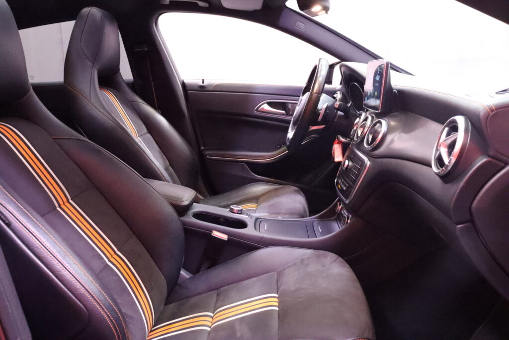 Mercedes-Benz - CLA - 250 4Matic A Shooting Brake Edition Orange Art AMG // H&K / Panorama / Muistipenkki / ILS / Kamera / Yöpaketti // Mercedes-Benz - CLA - 250 4Matic A Shooting Brake Edition Orange Art AMG // H&K / Panorama / Muistipenkki / ILS / Kamera / Yöpaketti // - Farmari