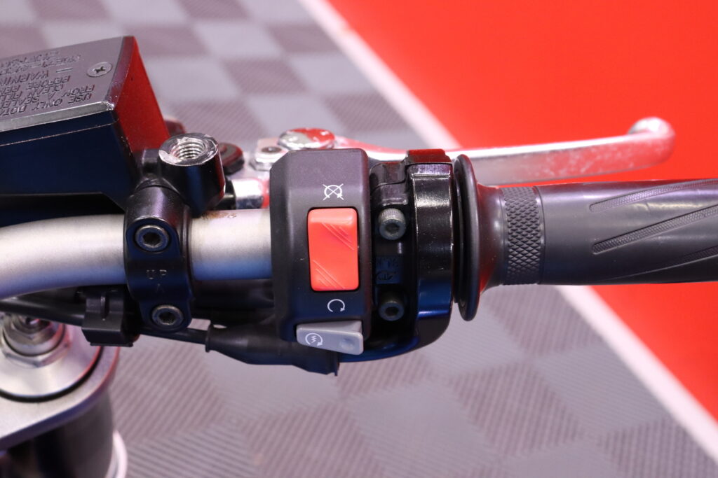 Yamaha - FZ1-N - // G.P.R Slipari / Huoltokirja / Nopea kotiintoimitus alk. 99e! // Yamaha - FZ1-N - // G.P.R Slipari / Huoltokirja / Nopea kotiintoimitus alk. 99e! // - Moottoripyörä