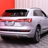 Audi - e-tron - Edition S line 55 quattro // ACC / Matrix / 360° / Ilmajousitus / B&O / Panorama / Nahka-Alcantara / Muistipenkki / - Maastoauto