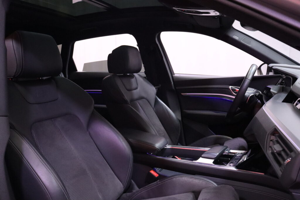 Audi - e-tron - Edition S line 55 quattro // ACC / Matrix / 360° / Ilmajousitus / B&O / Panorama / Nahka-Alcantara / Muistipenkki / Audi - e-tron - Edition S line 55 quattro // ACC / Matrix / 360° / Ilmajousitus / B&O / Panorama / Nahka-Alcantara / Muistipenkki / - Maastoauto