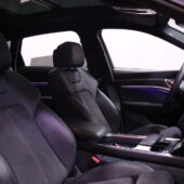 Audi - e-tron - Edition S line 55 quattro // ACC / Matrix / 360° / Ilmajousitus / B&O / Panorama / Nahka-Alcantara / Muistipenkki / - Maastoauto