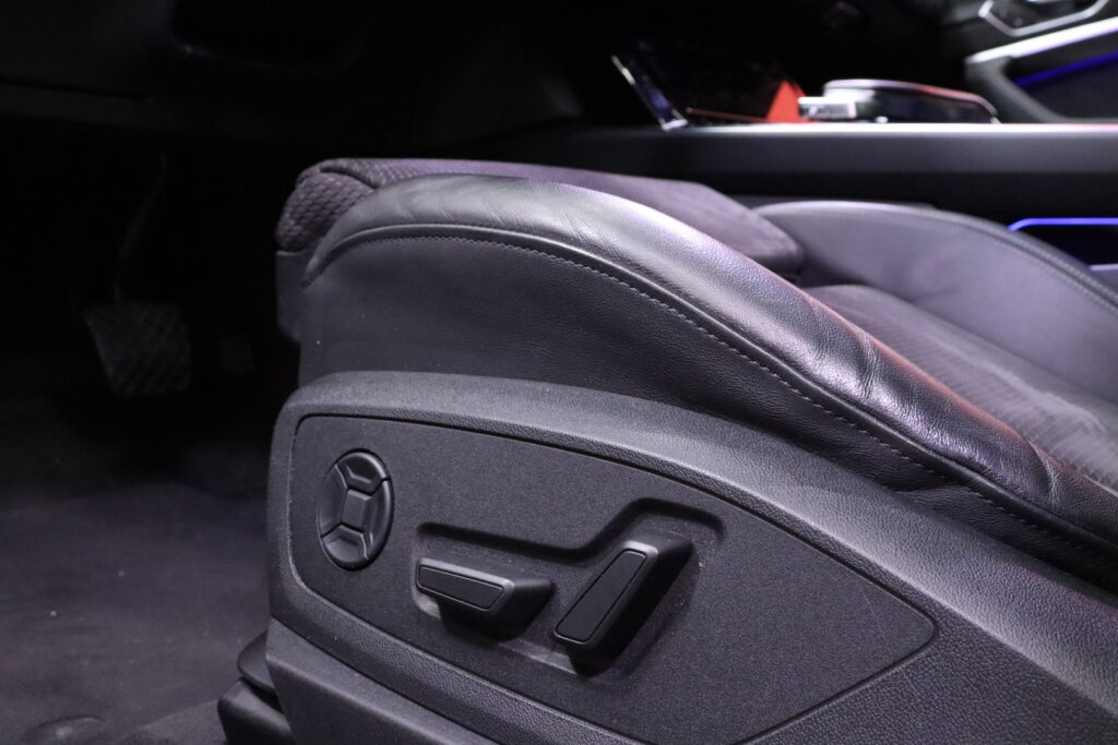 Audi - e-tron - Edition S line 55 quattro // ACC / Matrix / 360° / Ilmajousitus / B&O / Panorama / Nahka-Alcantara / Muistipenkki / Audi - e-tron - Edition S line 55 quattro // ACC / Matrix / 360° / Ilmajousitus / B&O / Panorama / Nahka-Alcantara / Muistipenkki / - Maastoauto