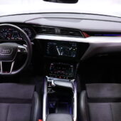 Audi - e-tron - Edition S line 55 quattro // ACC / Matrix / 360° / Ilmajousitus / B&O / Panorama / Nahka-Alcantara / Muistipenkki / - Maastoauto