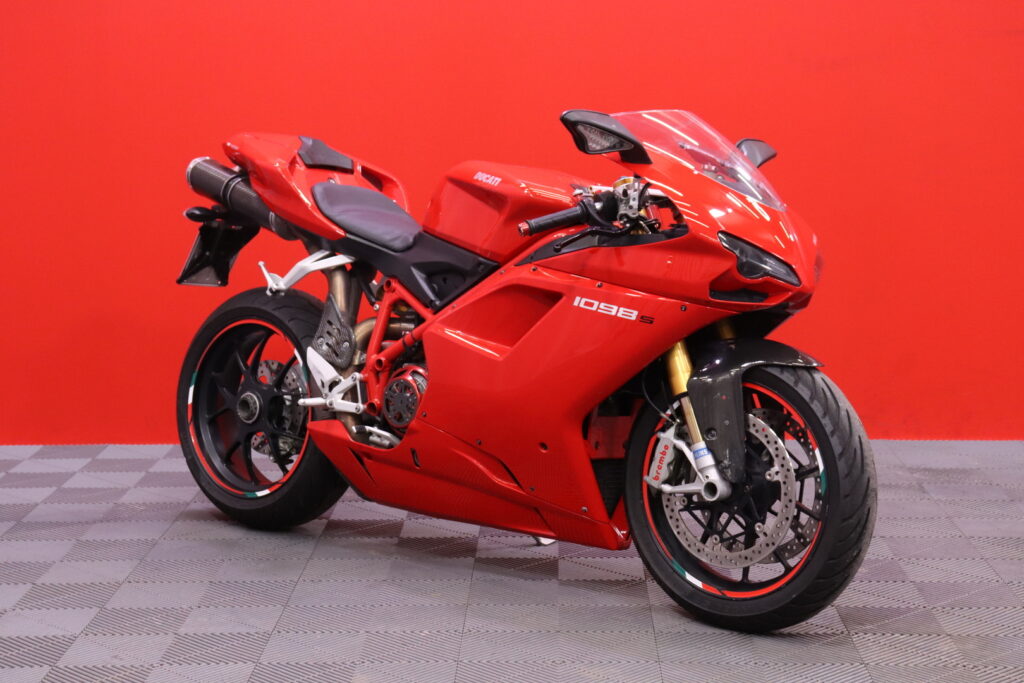 Ducati - 1098 - S // Termignoni / Öhlins / Suomi-pyörä / Desmot tehty // Ducati - 1098 - S // Termignoni / Öhlins / Suomi-pyörä / Desmot tehty // - Moottoripyörä