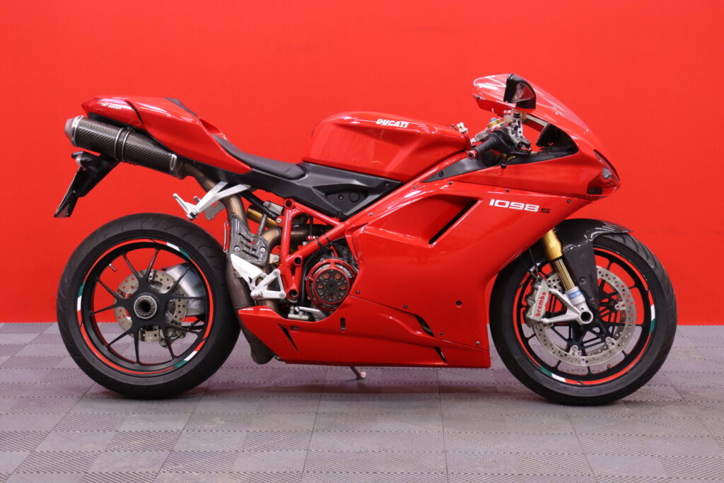 Ducati - 1098 - S // Termignoni / Öhlins / Suomi-pyörä / Desmot tehty // Ducati - 1098 - S // Termignoni / Öhlins / Suomi-pyörä / Desmot tehty // - Moottoripyörä