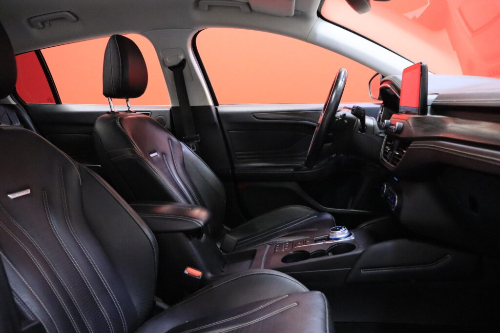 Ford - Focus - 2,0 TDCi EcoBlue 150hv A8 Vignale Wagon Ford - Focus - 2,0 TDCi EcoBlue 150hv A8 Vignale Wagon - Farmari