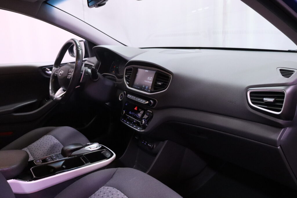 Hyundai - IONIQ ELECTRIC - Comfort 28kWh // ACC / Navi / Apple Carplay & Android Auto / Peruutuskamera // Hyundai - IONIQ ELECTRIC - Comfort 28kWh // ACC / Navi / Apple Carplay & Android Auto / Peruutuskamera // - Viistoperä