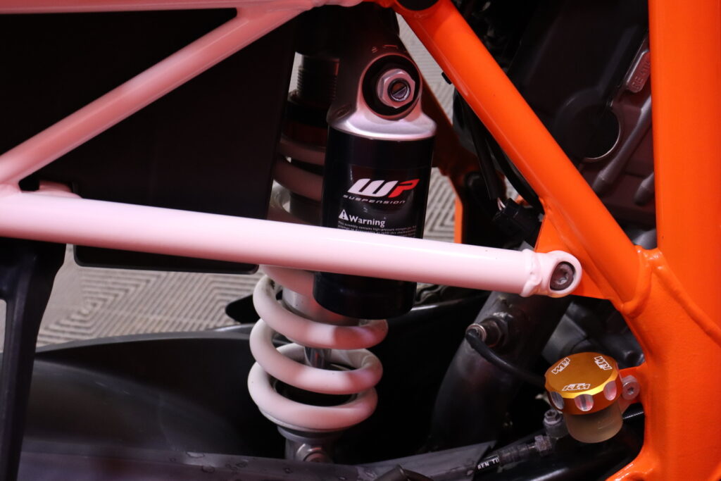 KTM - 1290 - Super Duke R // Suomi-Pyörä / Huoltokirja / Akrapovic-putkisto / Brembo / Navi // KTM - 1290 - Super Duke R // Suomi-Pyörä / Huoltokirja / Akrapovic-putkisto / Brembo / Navi // - Moottoripyörä