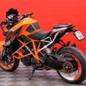 KTM - 1290 - Super Duke R // Suomi-Pyörä / Huoltokirja / Akrapovic-putkisto / Brembo / Navi // - Moottoripyörä