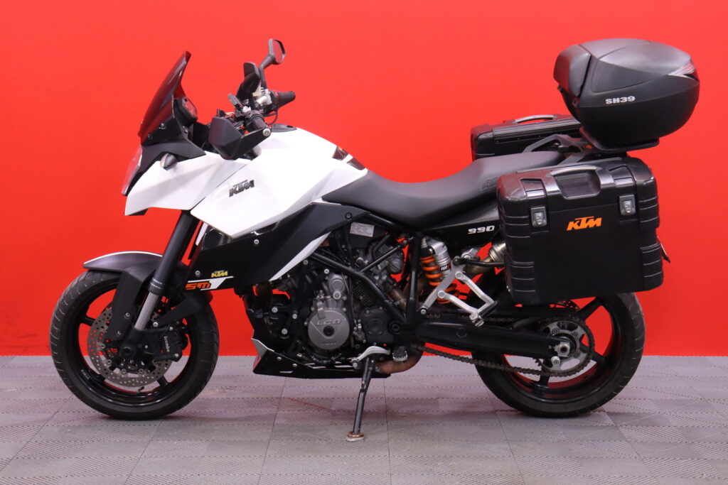 KTM - 990 - Supermoto T // 3x-laukut / Wings / Kahvalämppärit / ABS // KTM - 990 - Supermoto T // 3x-laukut / Wings / Kahvalämppärit / ABS // - Moottoripyörä