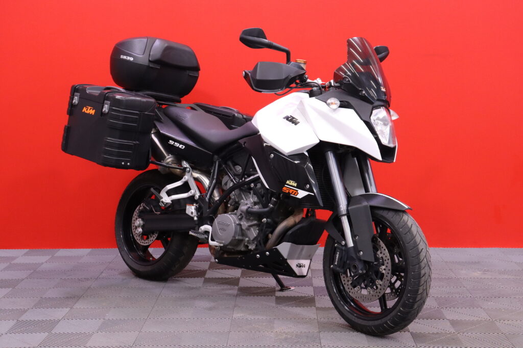 KTM - 990 - Supermoto T // 3x-laukut / Wings / Kahvalämppärit / ABS // KTM - 990 - Supermoto T // 3x-laukut / Wings / Kahvalämppärit / ABS // - Moottoripyörä