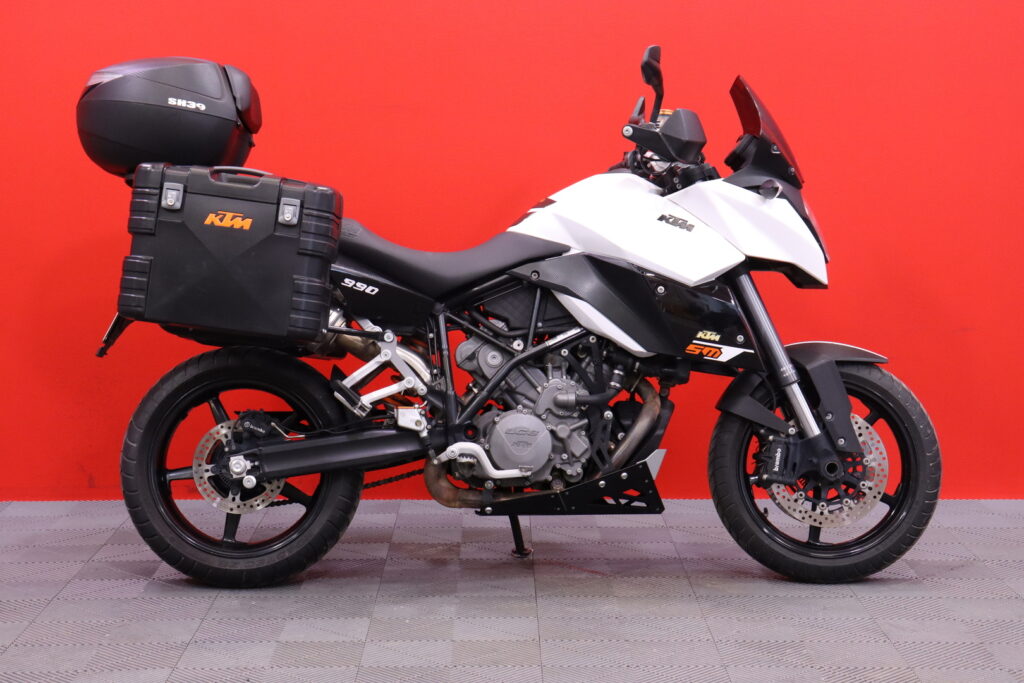 KTM - 990 - Supermoto T // 3x-laukut / Wings / Kahvalämppärit / ABS // KTM - 990 - Supermoto T // 3x-laukut / Wings / Kahvalämppärit / ABS // - Moottoripyörä