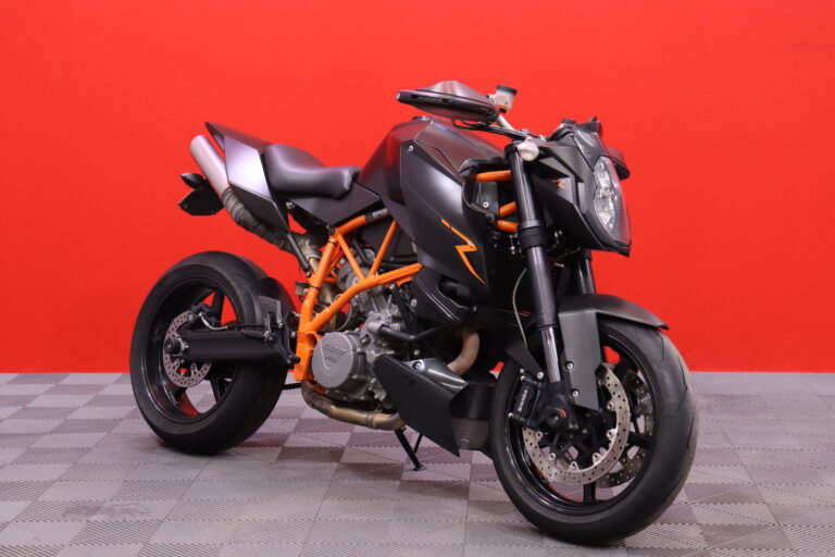 KTM - 990 - Super Duke R // Suomi-Pyörä / Huoltokirja / Custom Putki / Erittäin siisti yksilö! - Moottoripyörä