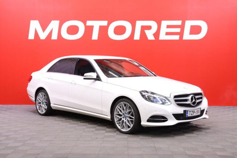 Mercedes-Benz - E - 250 BlueTec 4Matic Premium Business // IHC+ / Airmatic / Webasto / Ortopedit / Tutkat / Cruise // - Sedan