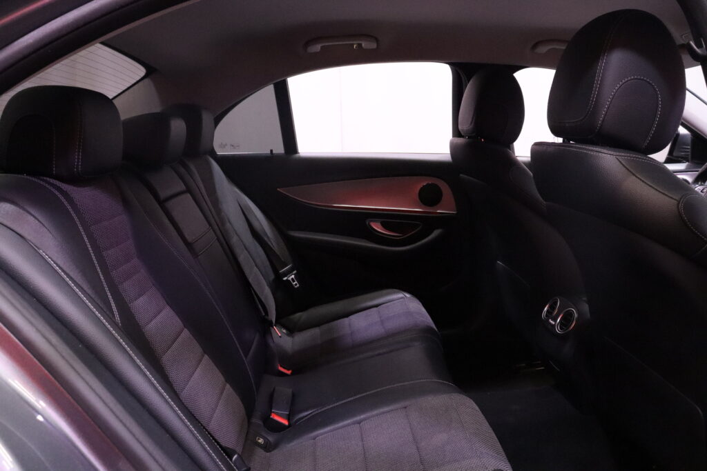 Mercedes-Benz - E - 220 d A Premium Business // Widescreen / LED / CarPlay / P.Kamera / Tutkat / Sisävalopaketti // Mercedes-Benz - E - 220 d A Premium Business // Widescreen / LED / CarPlay / P.Kamera / Tutkat / Sisävalopaketti // - Sedan