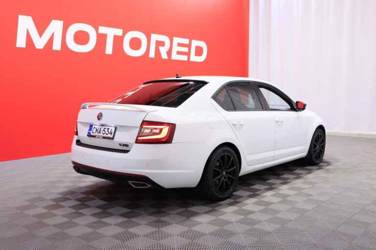 Skoda - Octavia - 2,0 TDI 184 4x4 RS BusinessLine DSG // Suomi-auto /  Webasto / ACC / Digimittari / Keyless / BLIS / Tutkat / LED // - Sedan