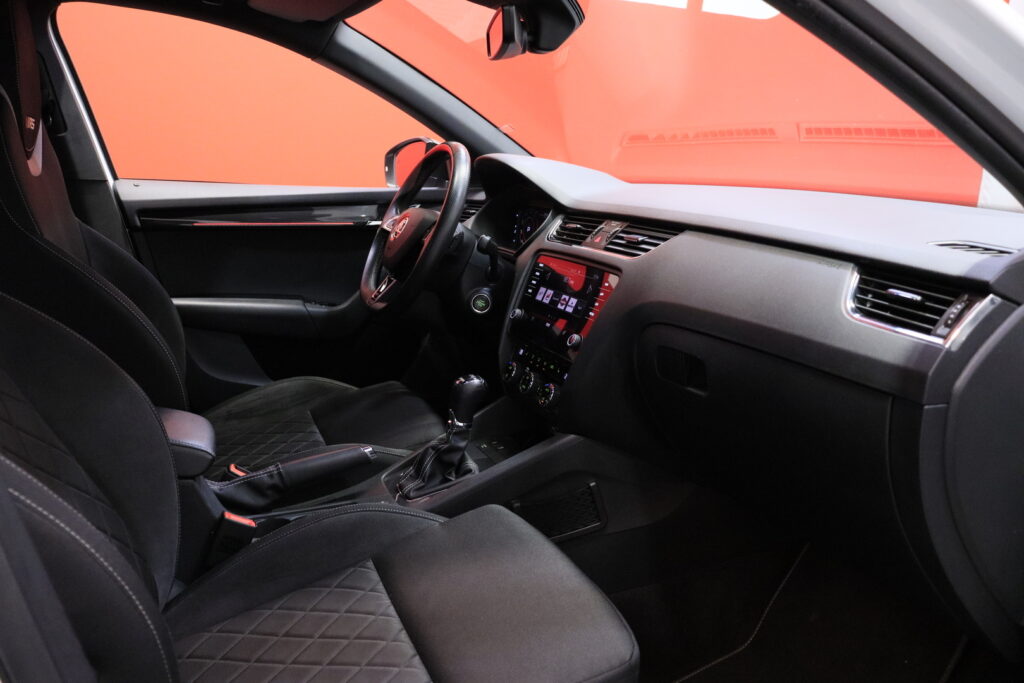 Skoda - Octavia - 2,0 TDI 184 4x4 RS BusinessLine DSG // Suomi-auto / Webasto / ACC / Digimittari / Keyless / BLIS / Tutkat / LED // Skoda - Octavia - 2,0 TDI 184 4x4 RS BusinessLine DSG // Suomi-auto / Webasto / ACC / Digimittari / Keyless / BLIS / Tutkat / LED // - Sedan