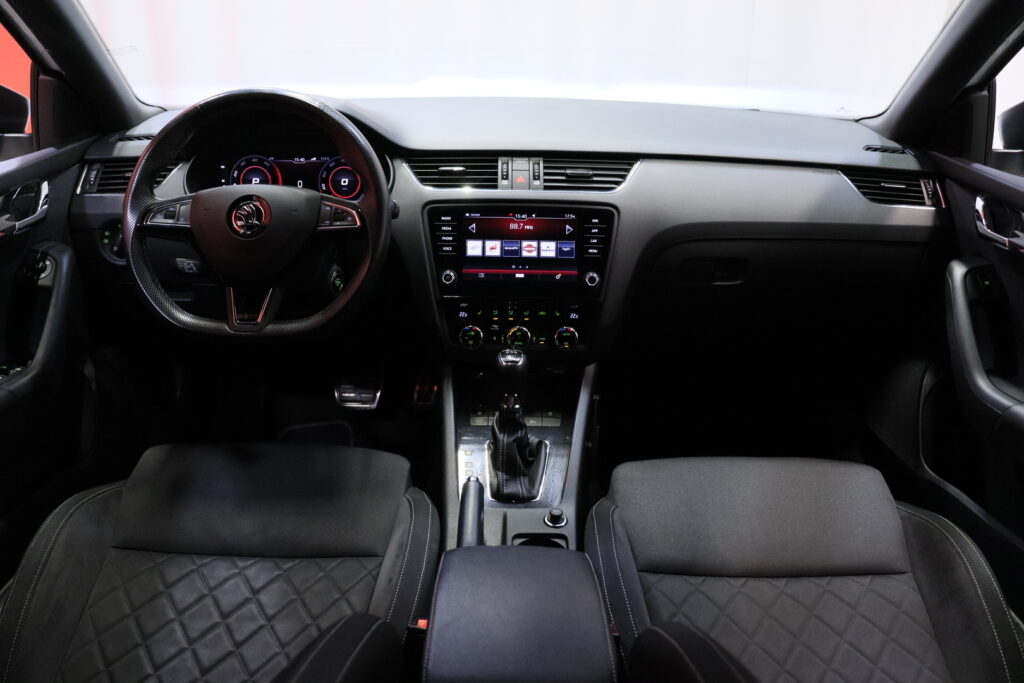 Skoda - Octavia - 2,0 TDI 184 4x4 RS BusinessLine DSG // Suomi-auto / Webasto / ACC / Digimittari / Keyless / BLIS / Tutkat / LED // Skoda - Octavia - 2,0 TDI 184 4x4 RS BusinessLine DSG // Suomi-auto / Webasto / ACC / Digimittari / Keyless / BLIS / Tutkat / LED // - Sedan