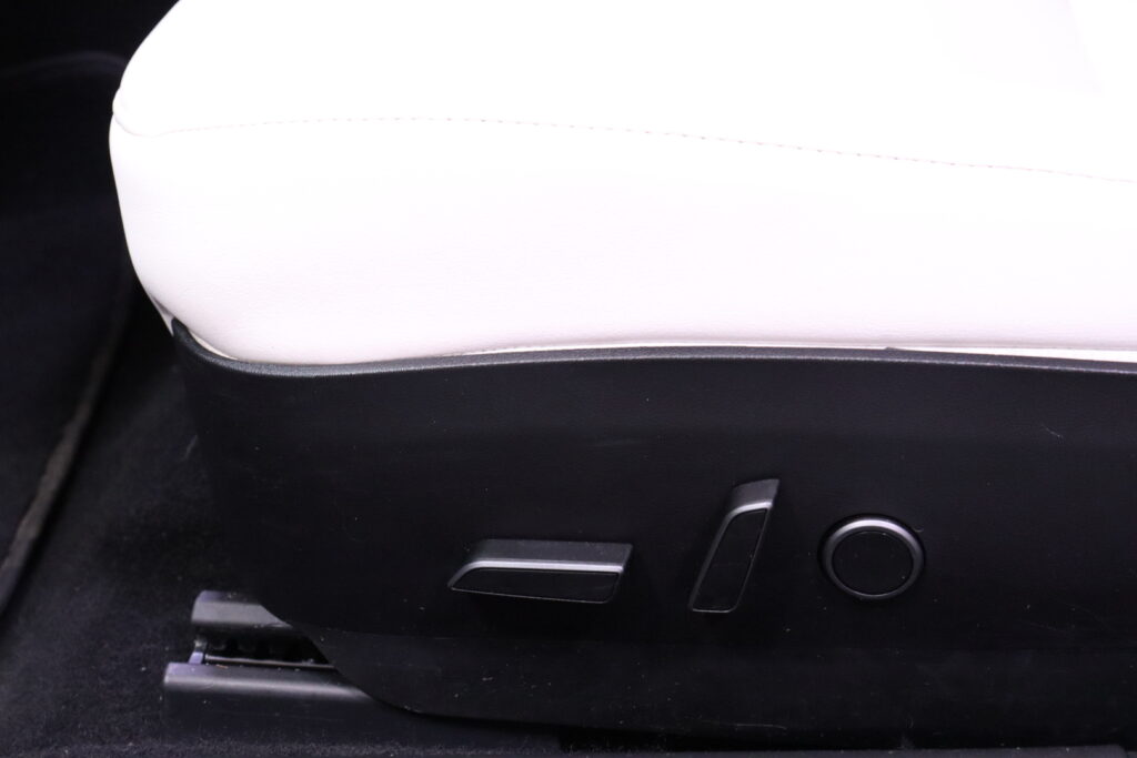 tuotekuva-Tesla-Model-3-CRG-613-2026-01-09-160502-15 tuotekuva-Tesla-Model-3-CRG-613-2026-01-09-160502-15