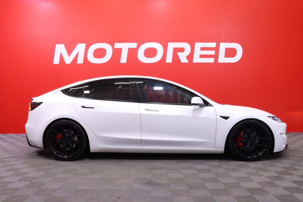 Tesla - Model 3 - Performance AWD Highland // 2x 20'' vanteet / Takanäyttö / Ilmastoidut etuistuimet // Tesla - Model 3 - Performance AWD Highland // 2x 20'' vanteet / Takanäyttö / Ilmastoidut etuistuimet // - Sedan