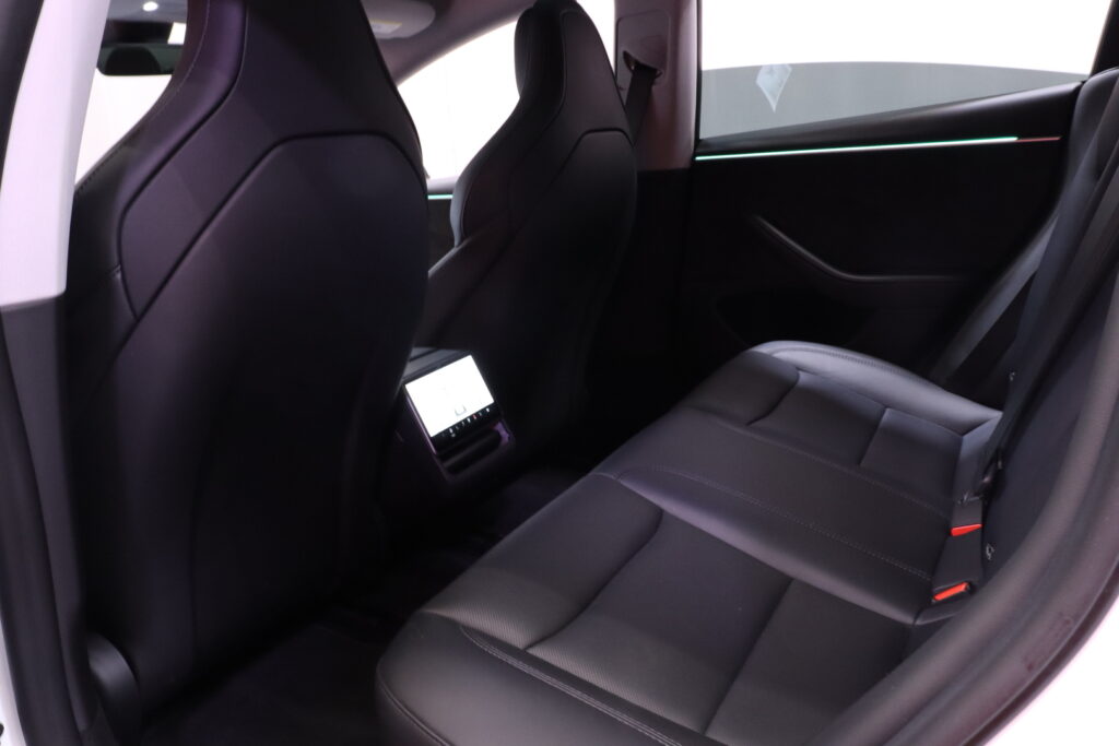 Tesla - Model 3 - Performance AWD Highland // 2x 20'' vanteet / Takanäyttö / Ilmastoidut etuistuimet // Tesla - Model 3 - Performance AWD Highland // 2x 20'' vanteet / Takanäyttö / Ilmastoidut etuistuimet // - Sedan