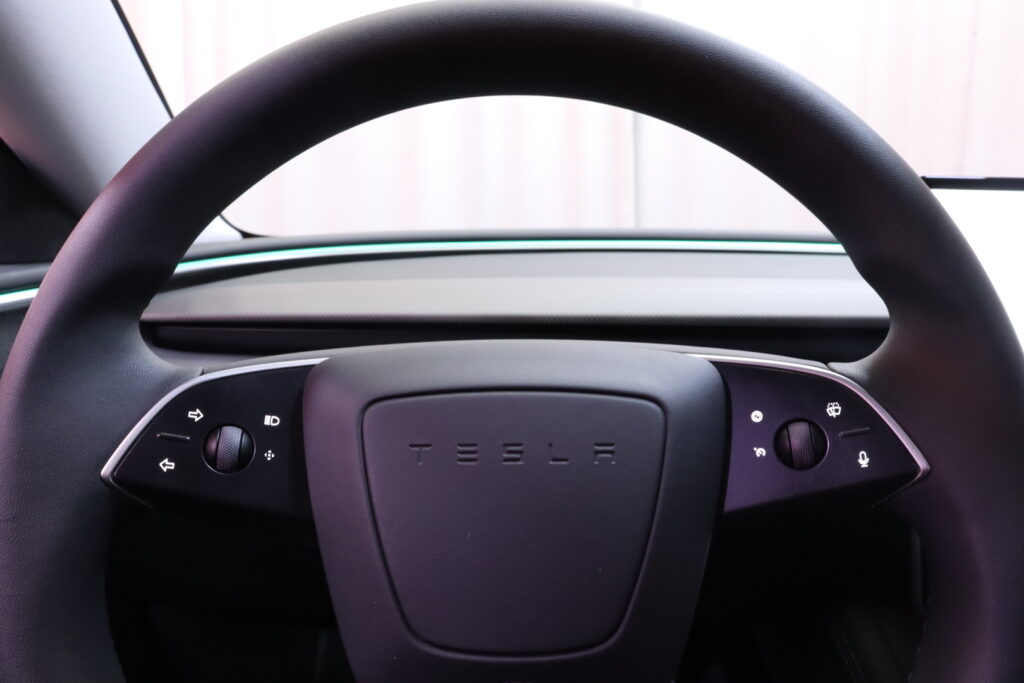 tuotekuva-Tesla-Model-3-ZPK-685-2026-01-30-100502-17 tuotekuva-Tesla-Model-3-ZPK-685-2026-01-30-100502-17