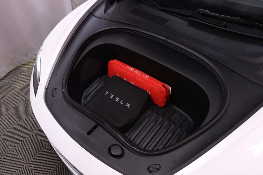 tuotekuva-Tesla-Model-3-ZPK-685-2026-01-30-100502-24 tuotekuva-Tesla-Model-3-ZPK-685-2026-01-30-100502-24