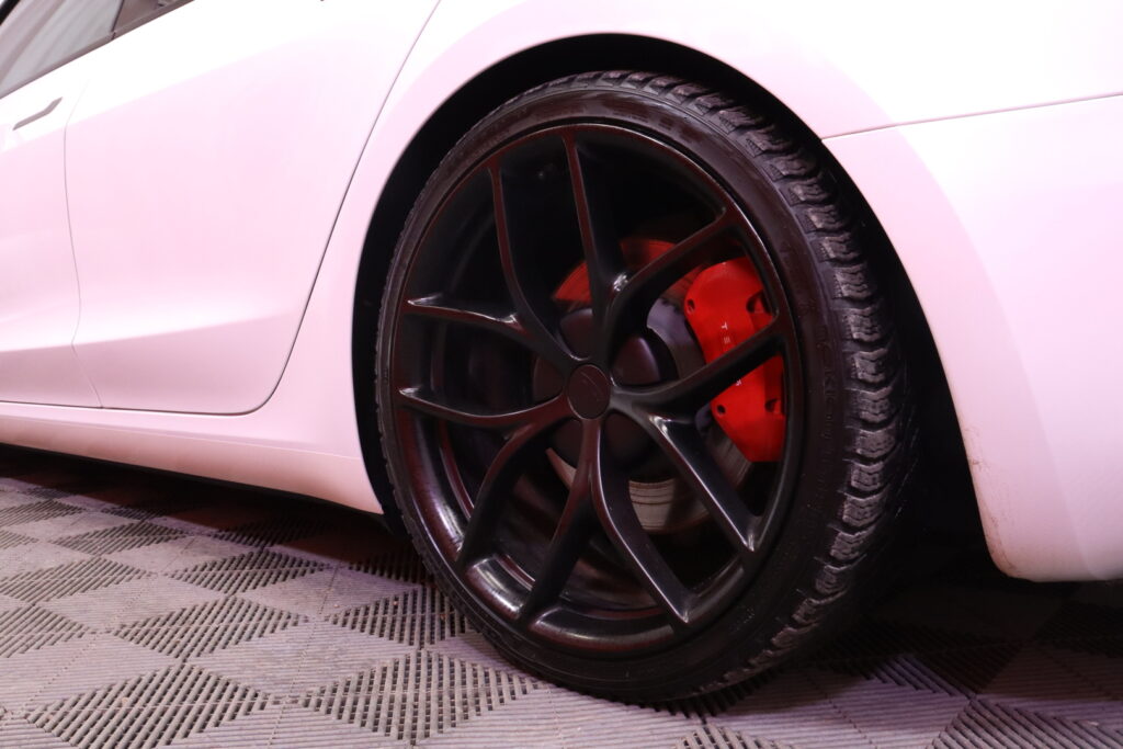 Tesla - Model 3 - Performance AWD Highland // 2x 20'' vanteet / Takanäyttö / Ilmastoidut etuistuimet // Tesla - Model 3 - Performance AWD Highland // 2x 20'' vanteet / Takanäyttö / Ilmastoidut etuistuimet // - Sedan