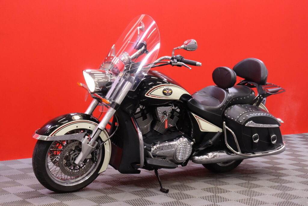 VICTORY - CROSS - Roads Classic LE Limited Edition // Huoltokirja / Vakionopeudensäädin / Limited Edition Erikoisväri // VICTORY - CROSS - Roads Classic LE Limited Edition // Huoltokirja / Vakionopeudensäädin / Limited Edition Erikoisväri // - Moottoripyörä