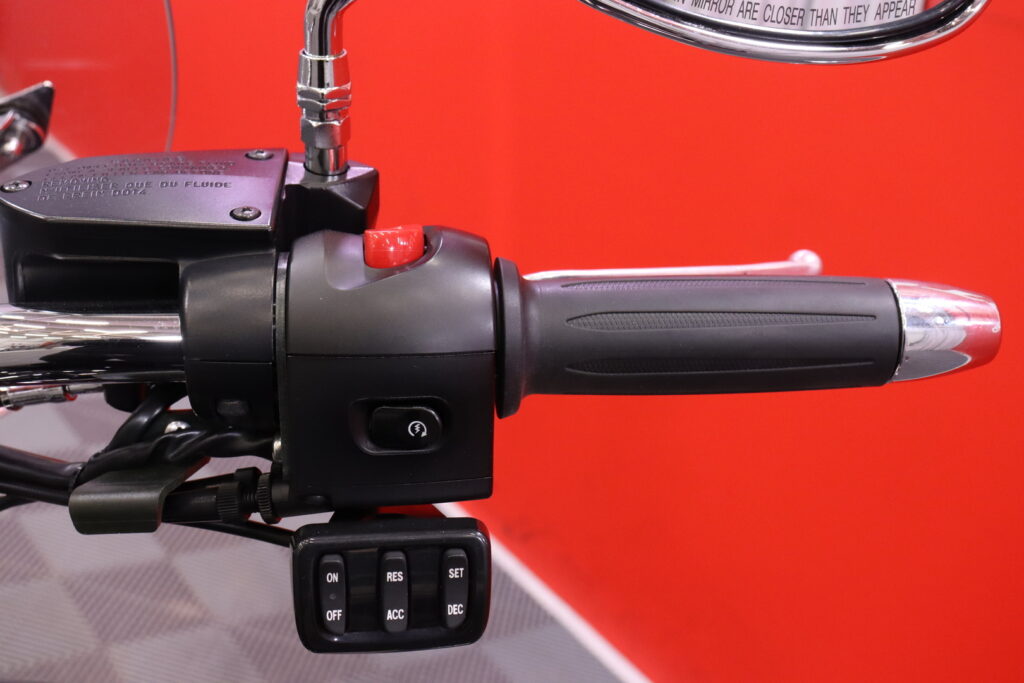 VICTORY - CROSS - Roads Classic LE Limited Edition // Huoltokirja / Vakionopeudensäädin / Limited Edition Erikoisväri // VICTORY - CROSS - Roads Classic LE Limited Edition // Huoltokirja / Vakionopeudensäädin / Limited Edition Erikoisväri // - Moottoripyörä