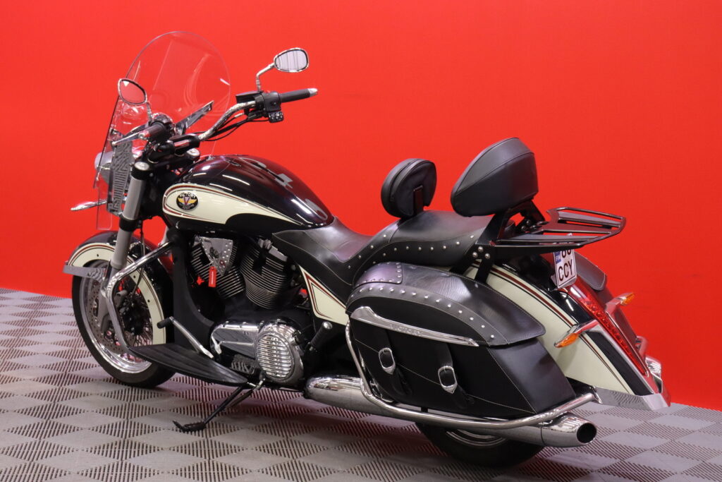 VICTORY - CROSS - Roads Classic LE Limited Edition // Huoltokirja / Vakionopeudensäädin / Limited Edition Erikoisväri // VICTORY - CROSS - Roads Classic LE Limited Edition // Huoltokirja / Vakionopeudensäädin / Limited Edition Erikoisväri // - Moottoripyörä