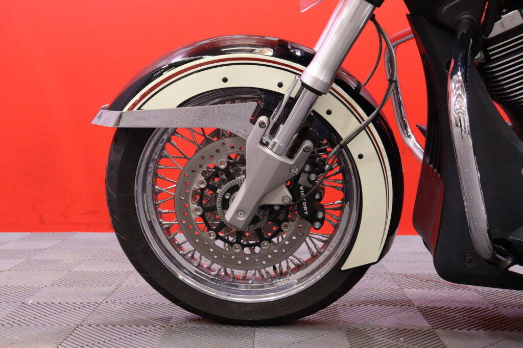 VICTORY - CROSS - Roads Classic LE Limited Edition // Huoltokirja / Vakionopeudensäädin / Limited Edition Erikoisväri // VICTORY - CROSS - Roads Classic LE Limited Edition // Huoltokirja / Vakionopeudensäädin / Limited Edition Erikoisväri // - Moottoripyörä